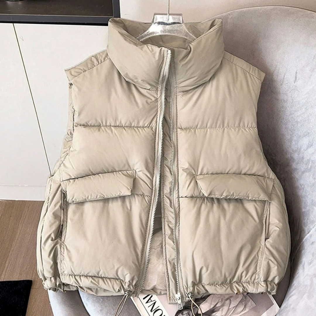 Bianca — Gilet matelassé à col montant et poches — Amielle Paris