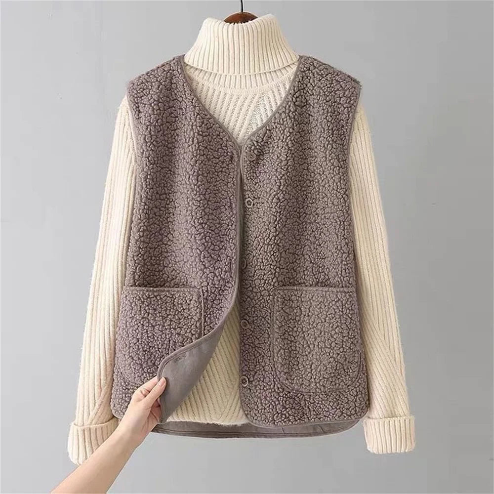 Gilet sans manches en polaire boutonné — Amielle Paris