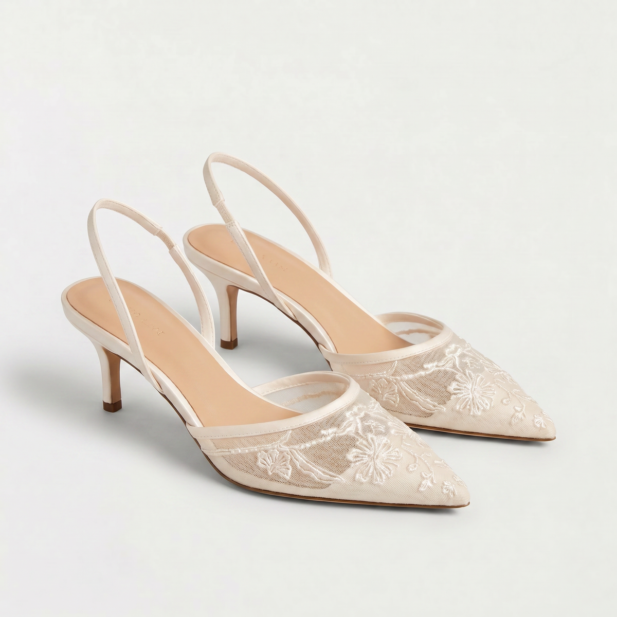 Mules à talon fin en résille brodée de fleurs — Amielle Paris — vue 3