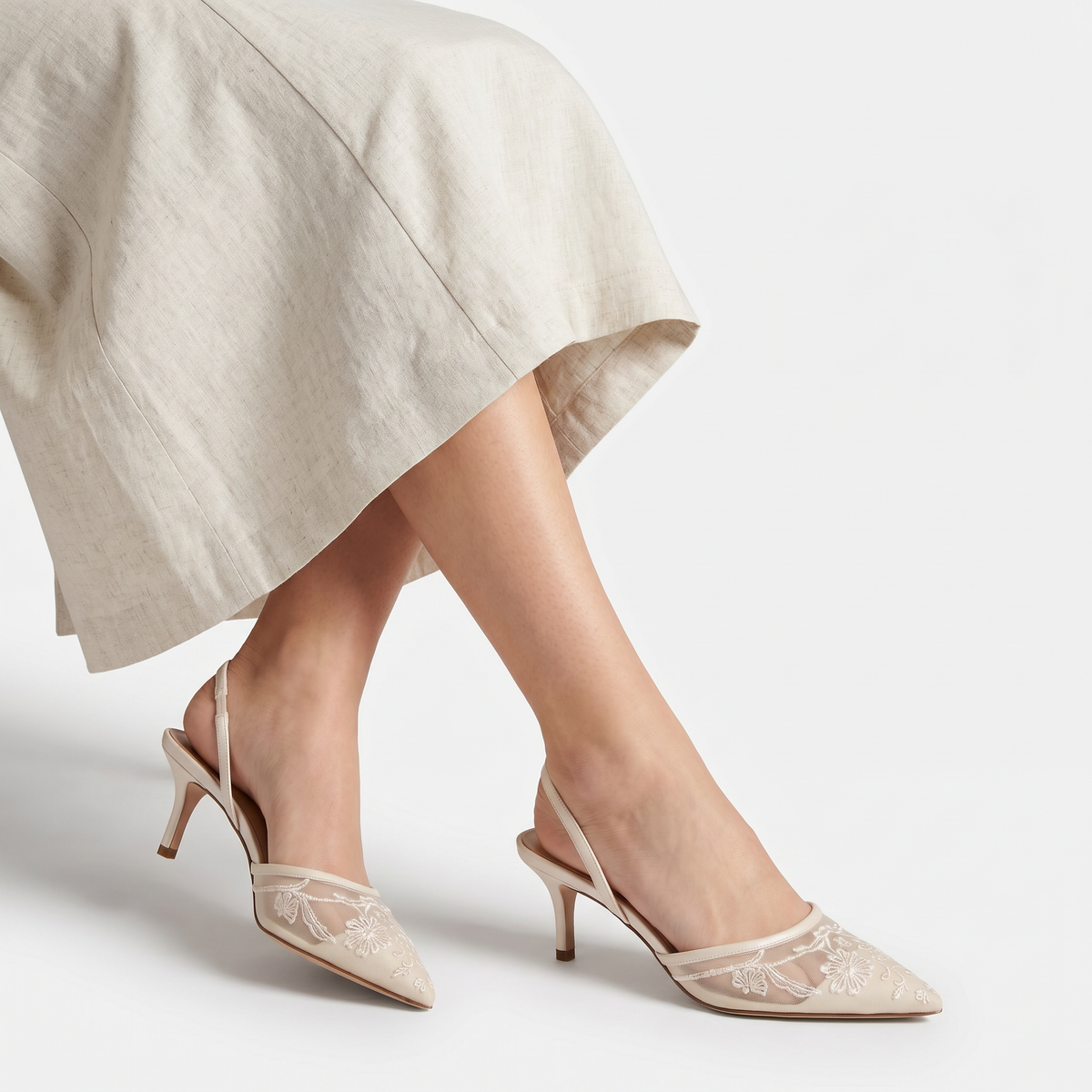 Mules à talon fin en résille brodée de fleurs — Amielle Paris — vue 4