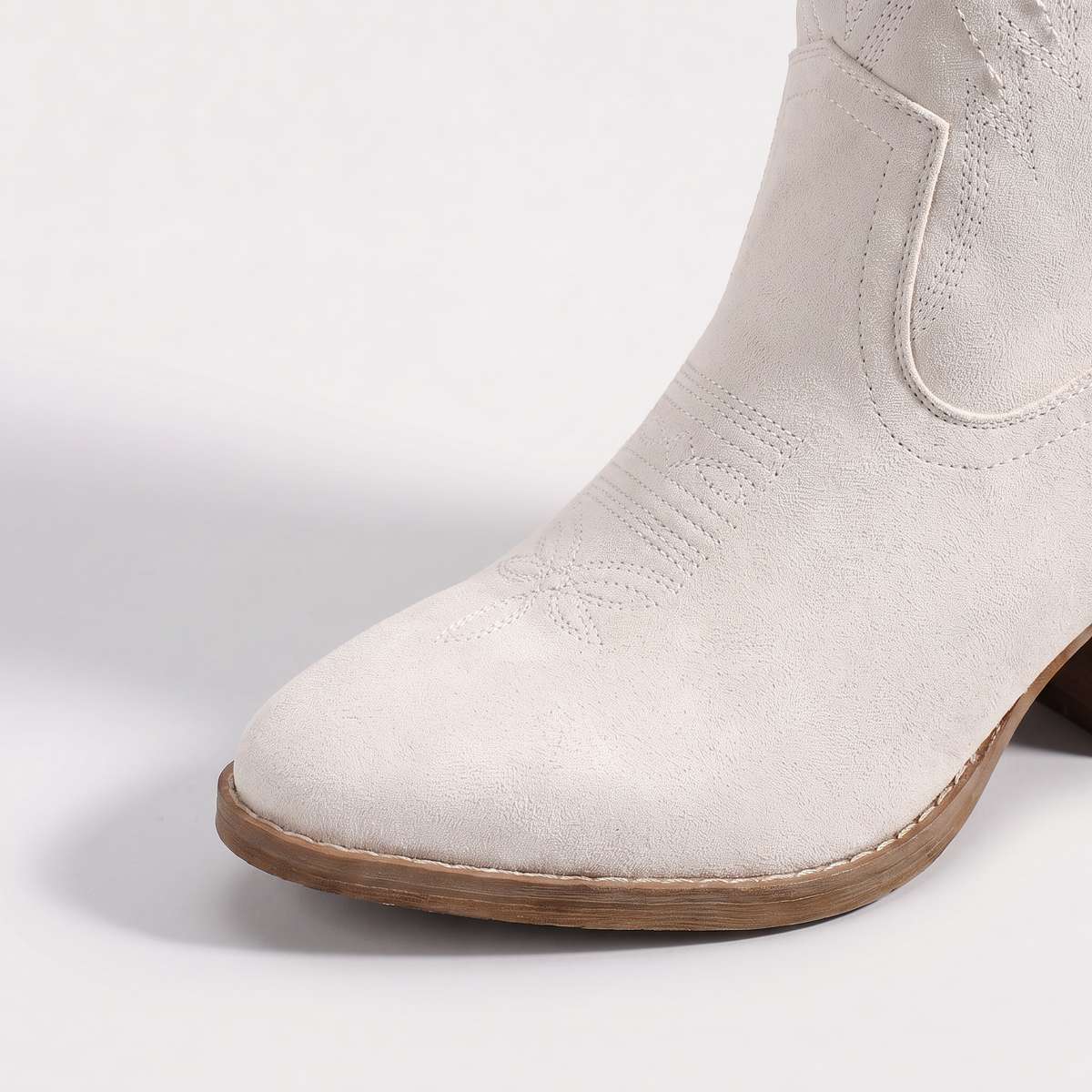 Bottes western hautes brodées effet daim — Amielle Paris — vue 3