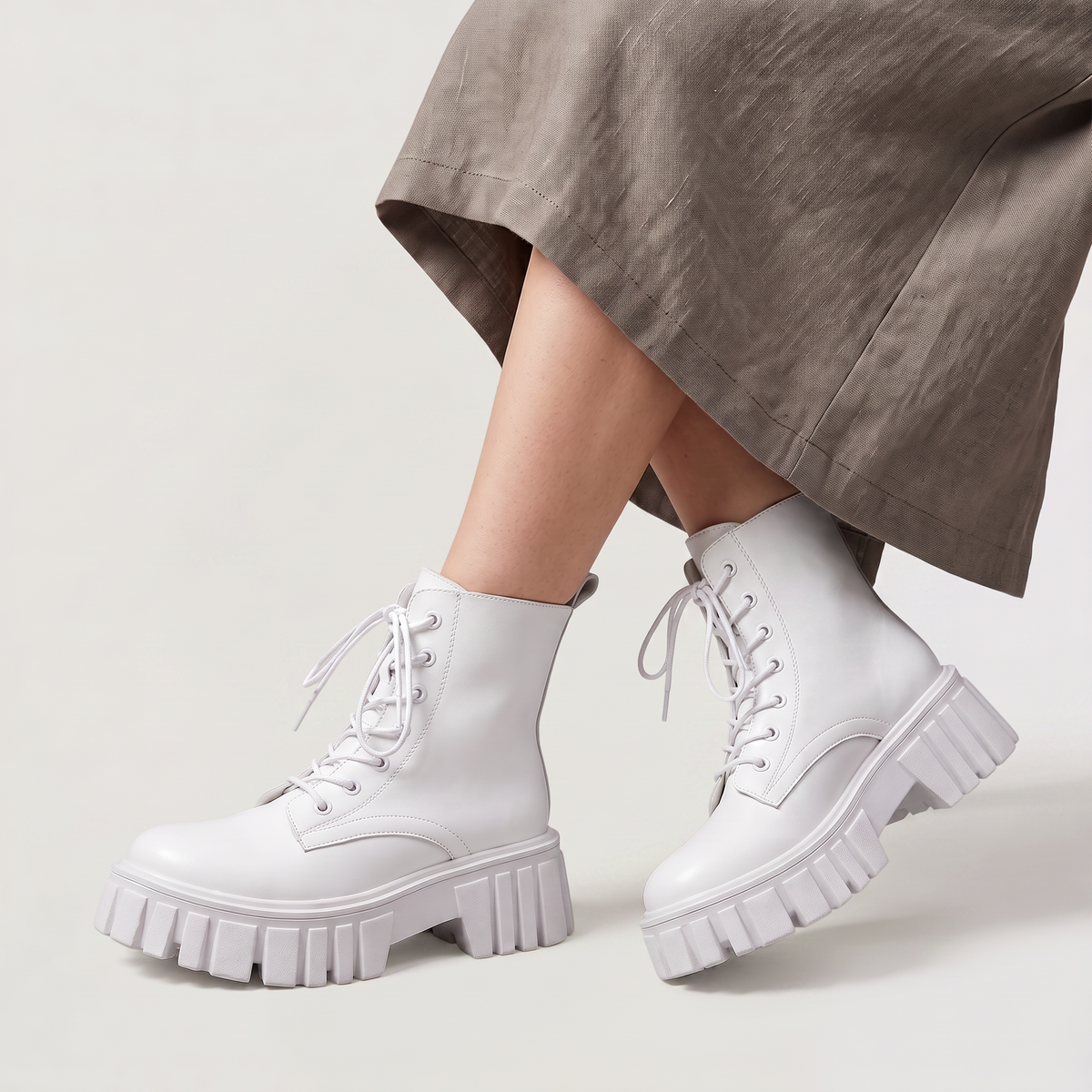 Bottines à lacets et plateforme crantée — Amielle Paris — vue 4