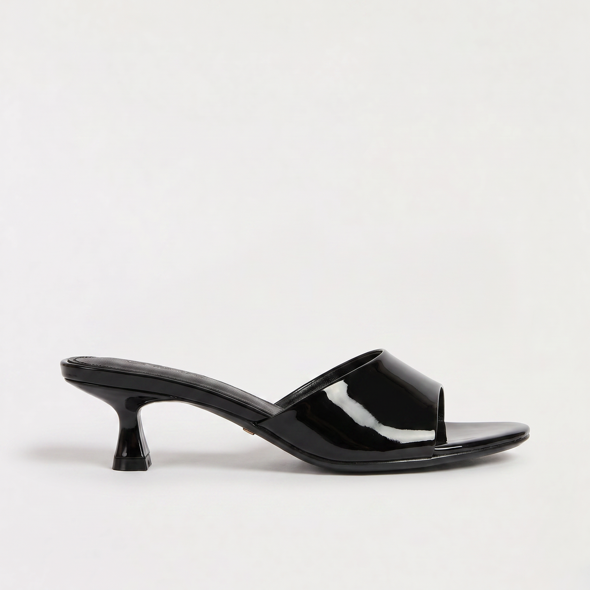 Mules vernies à large bride et bout carré — Amielle Paris — vue 1
