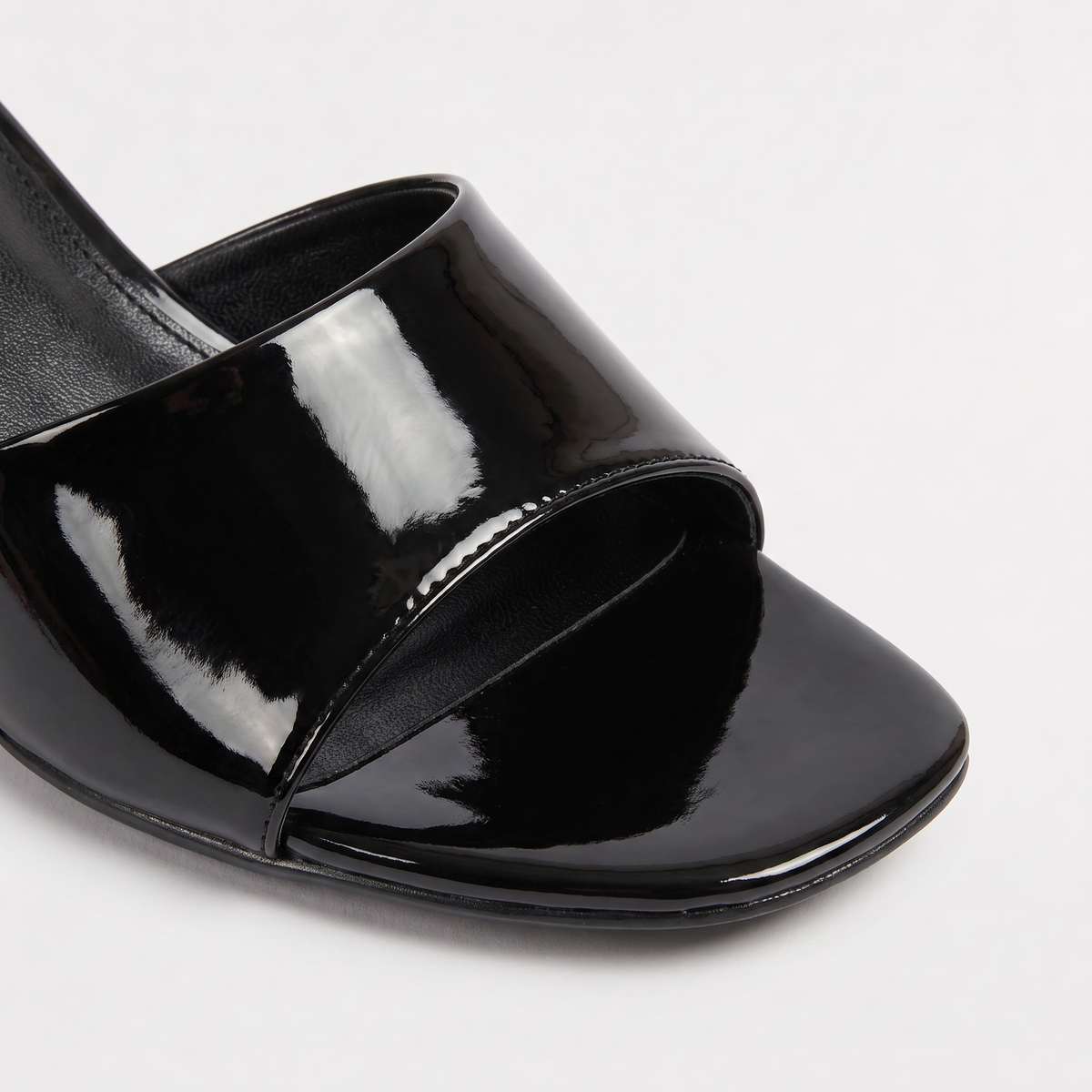 Mules vernies à large bride et bout carré — Amielle Paris — vue 2