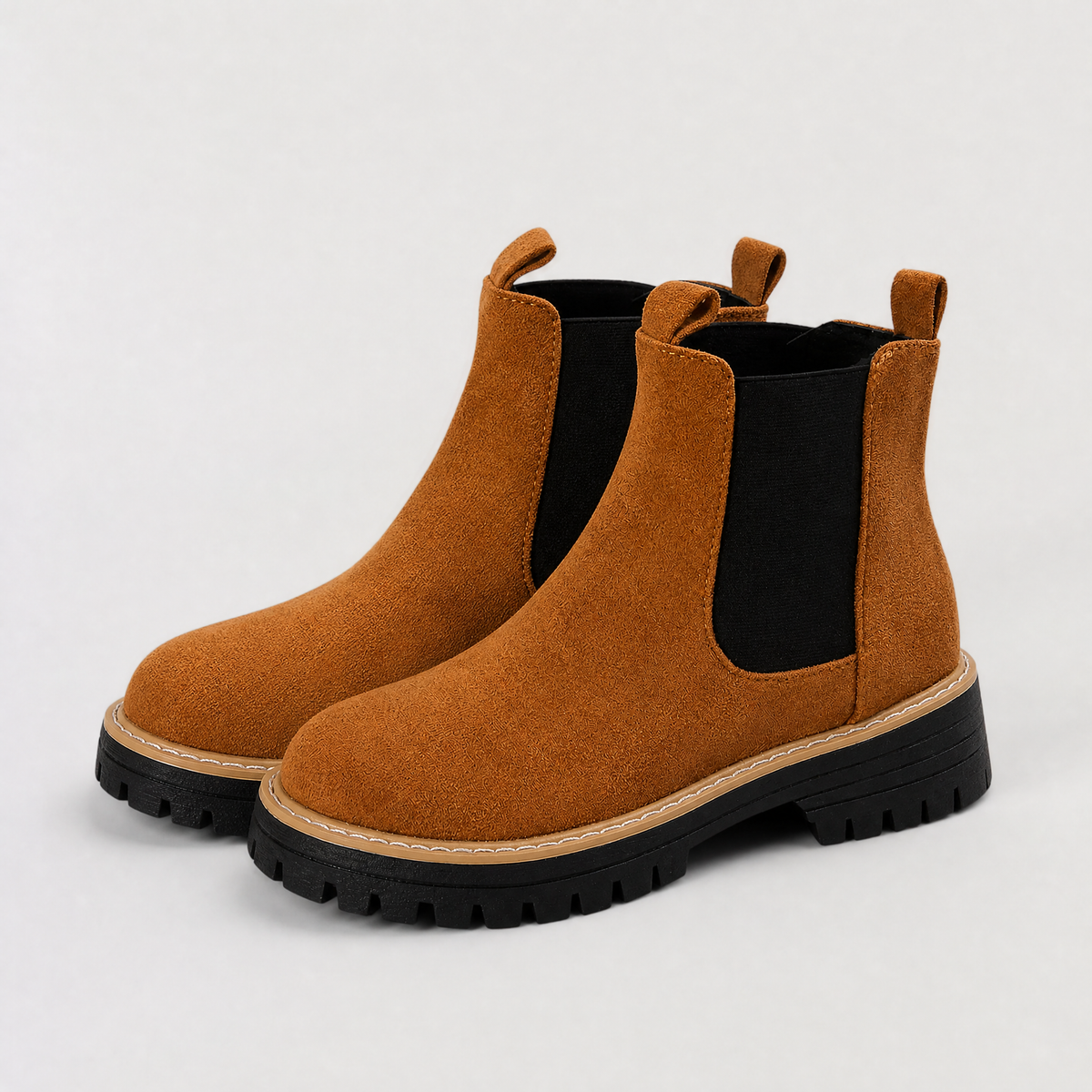Bottines en daim à bout rond et talon bloc — Amielle Paris — vue 4