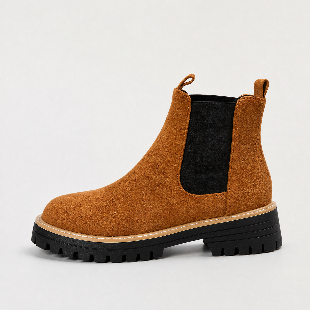 Bottines en daim à bout rond et talon bloc — Amielle Paris — vue 1