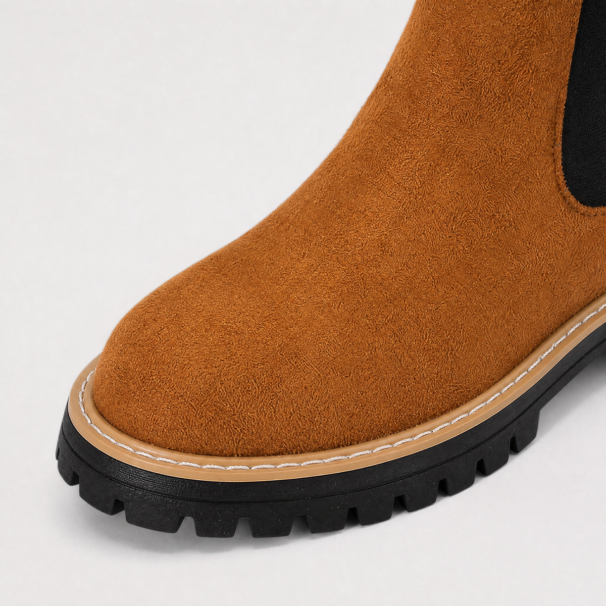 Bottines en daim à bout rond et talon bloc — Amielle Paris — vue 3