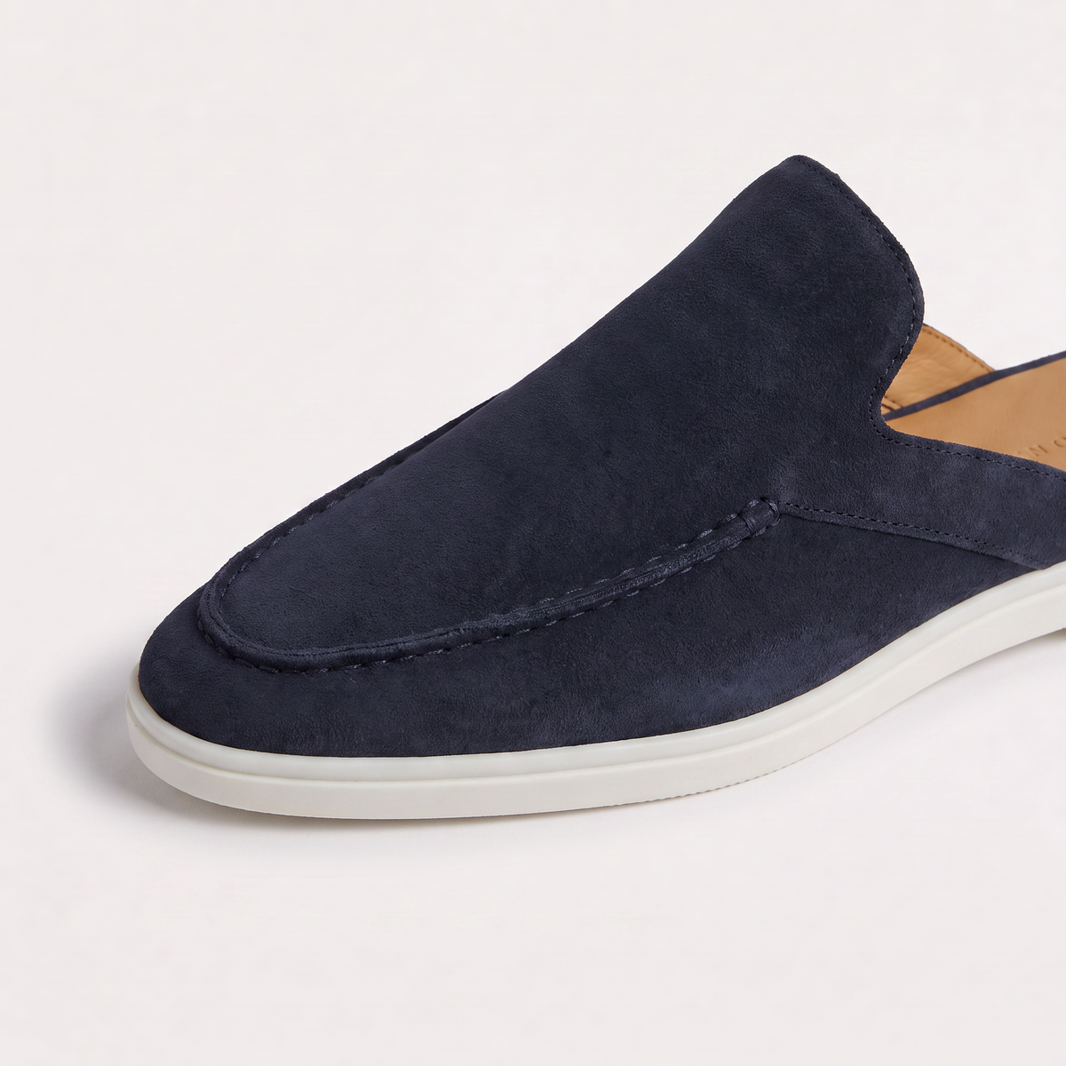 Mules façon mocassins en daim à bout amande — Amielle Paris — vue 5