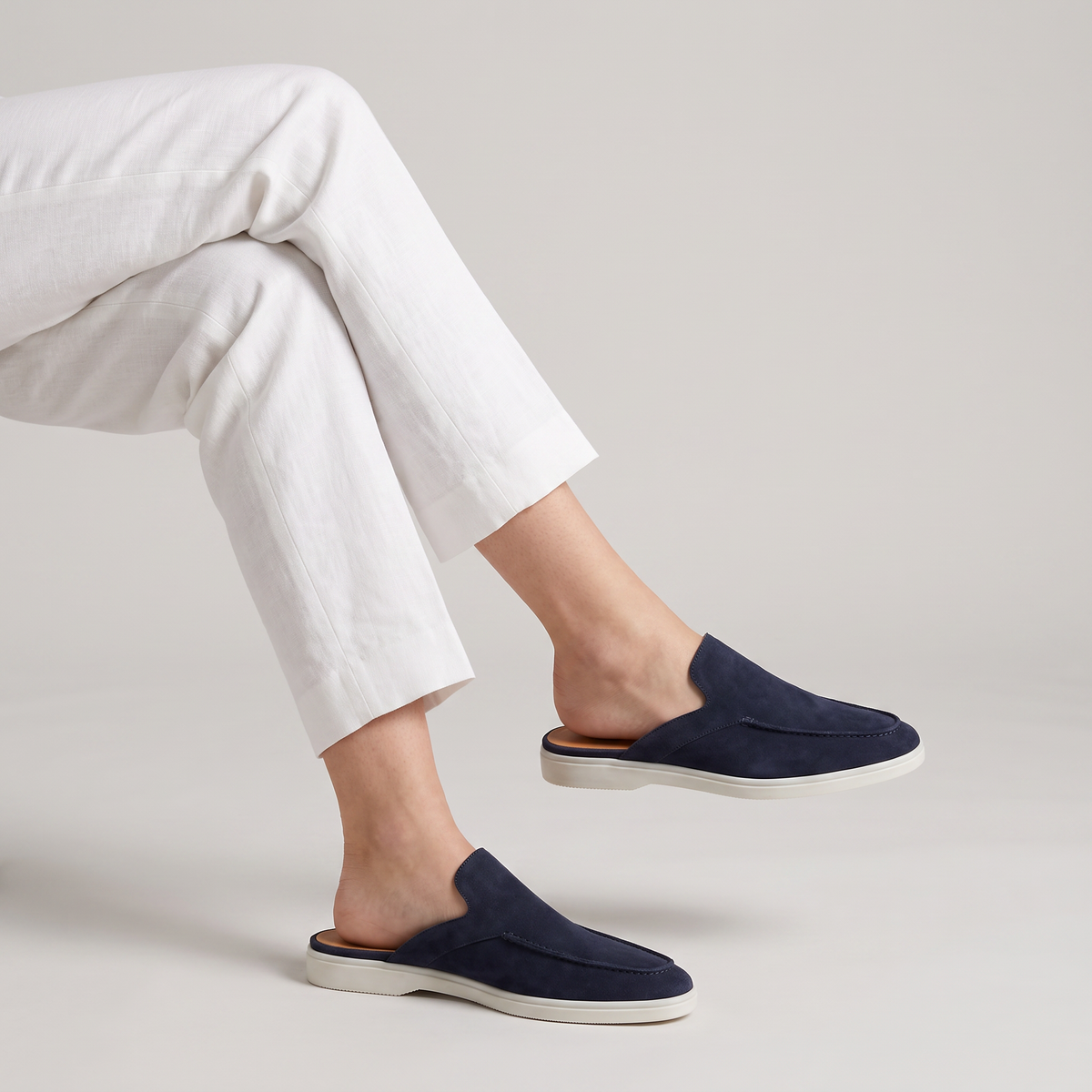 Mules façon mocassins en daim à bout amande — Amielle Paris — vue 4