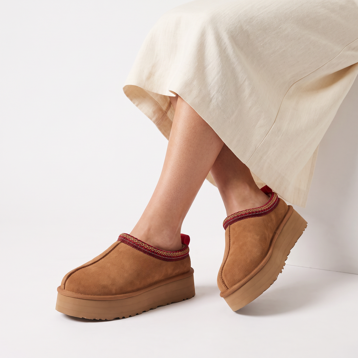Mules doublées peluche à plateforme et galon brodé — Amielle Paris — vue 5