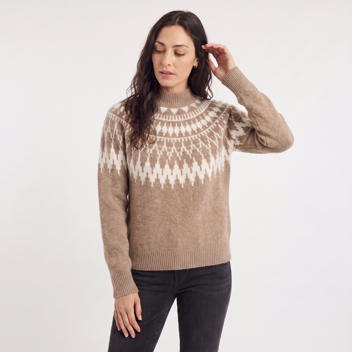 Pull à col montant et empiècement jacquard nordique — Amielle Paris — vue 8