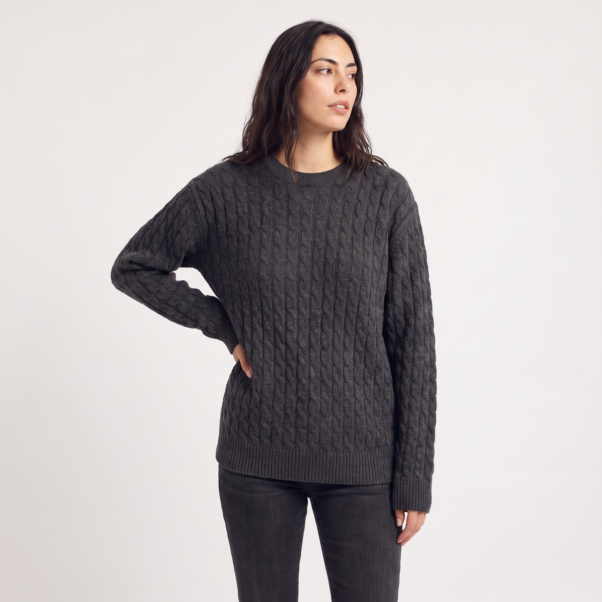 Pull ample en laine à torsades — Amielle Paris — vue 9