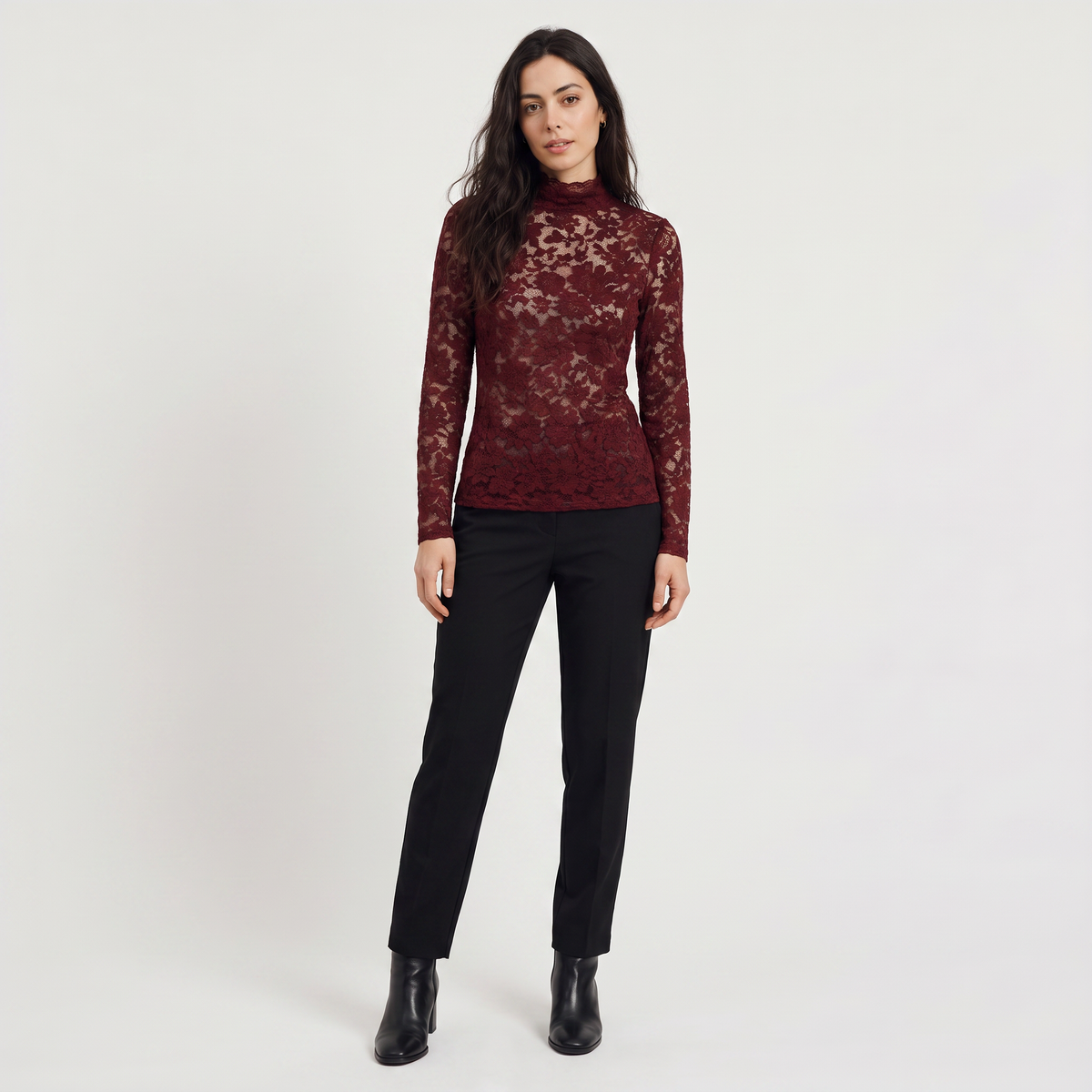 Blouse ajustée en dentelle à col montant — Amielle Paris — vue 6