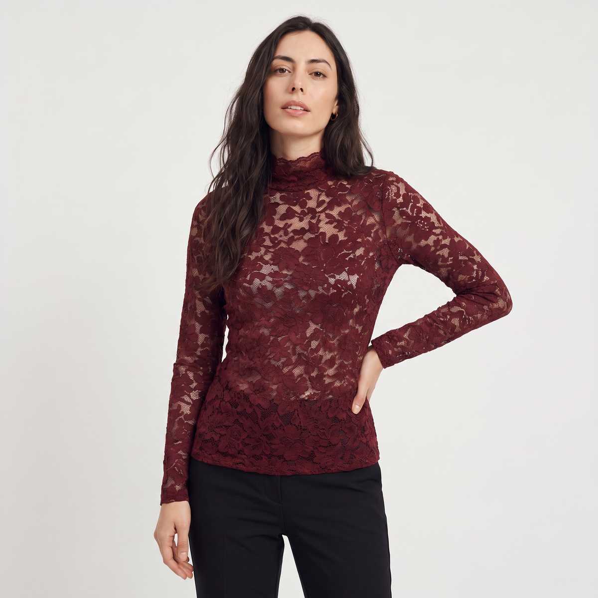 Blouse ajustée en dentelle à col montant — Amielle Paris — vue 1