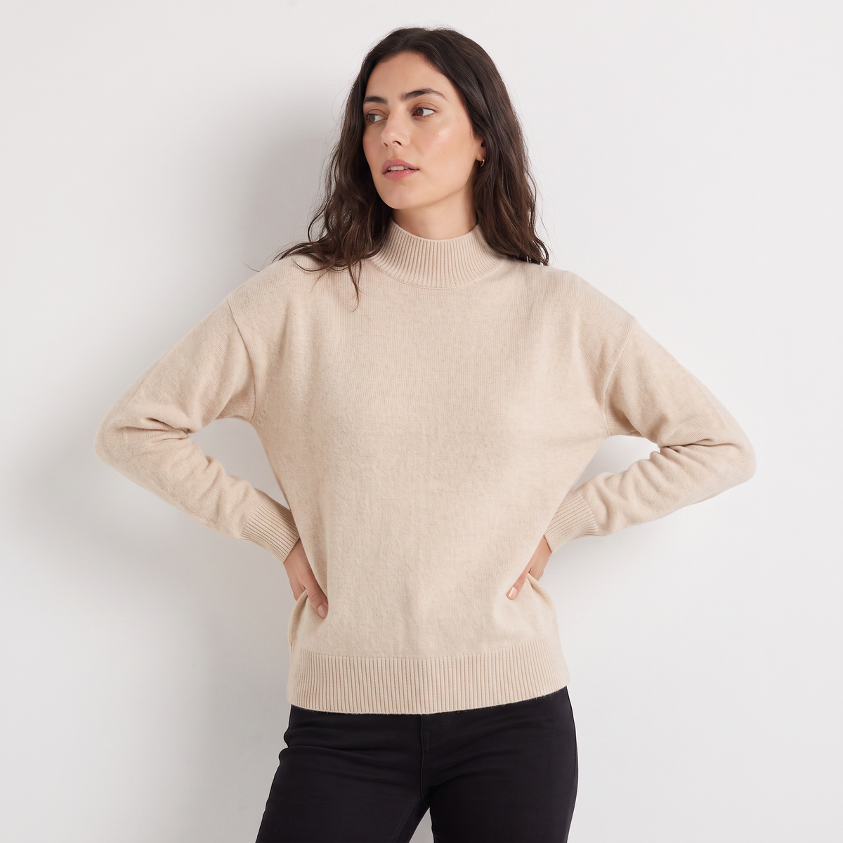 Pull en maille fine à col montant — Amielle Paris — vue 15