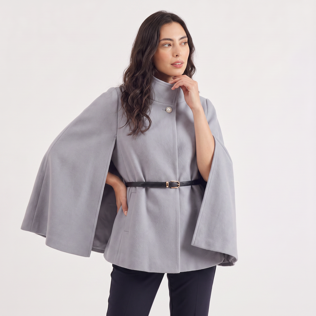 Manteau cape ceinturé à manches chauve-souris — Amielle Paris — vue 8
