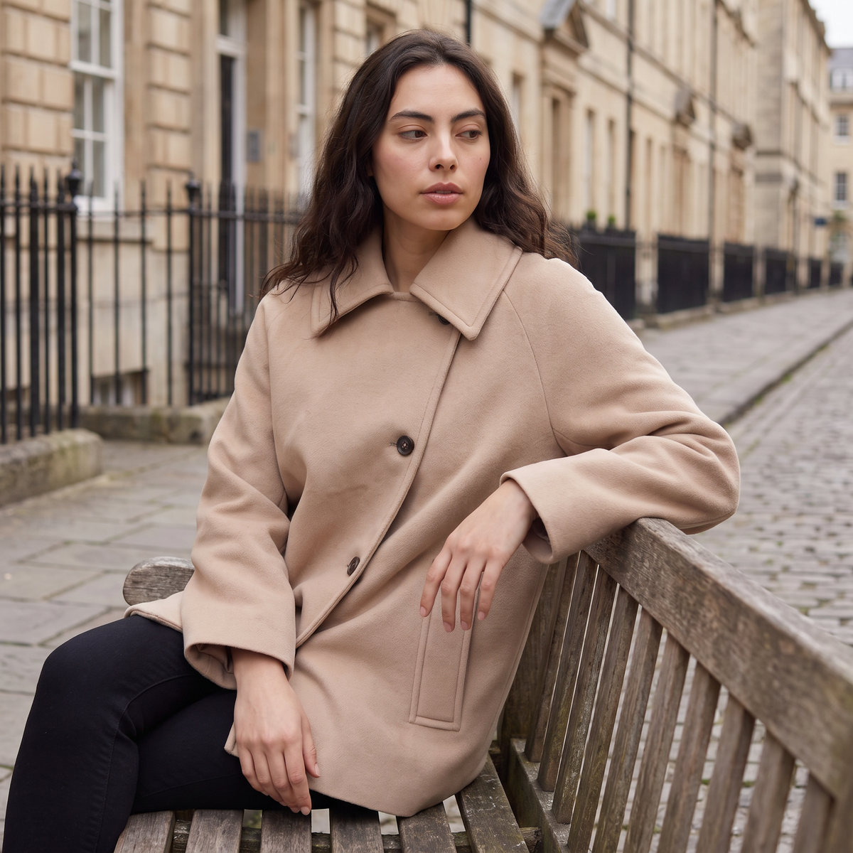 Manteau long ample à doublure contrastée — Amielle Paris — vue 3