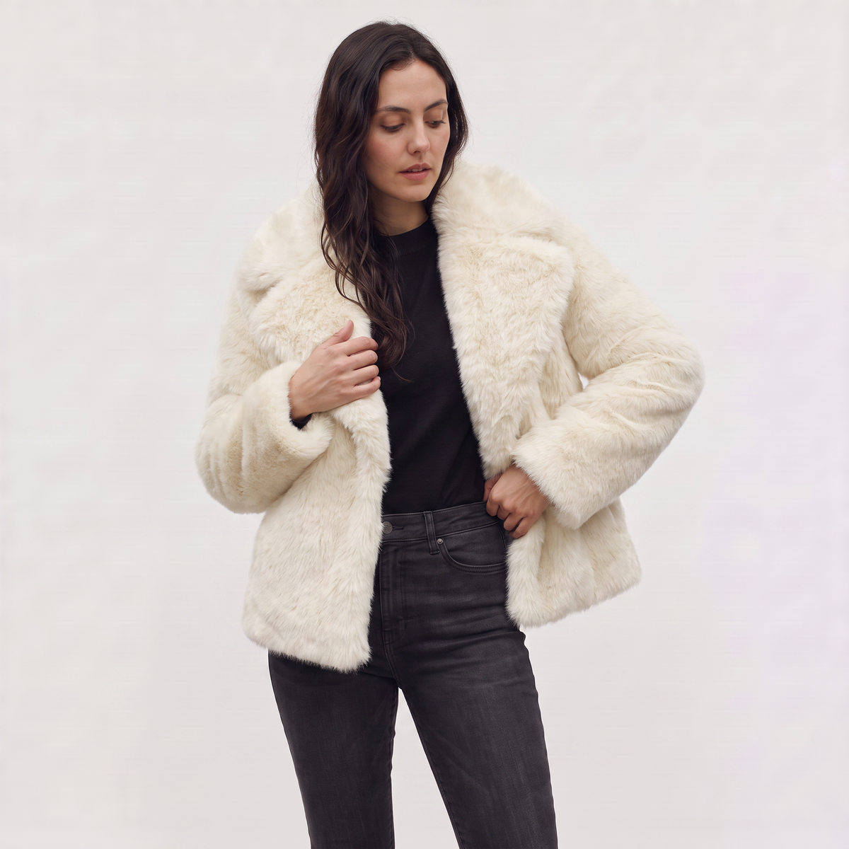 Manteau long en fausse fourrure à grand col — Amielle Paris — vue 8