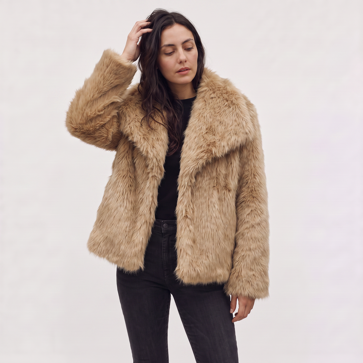 Manteau long en fausse fourrure à grand col — Amielle Paris — vue 9