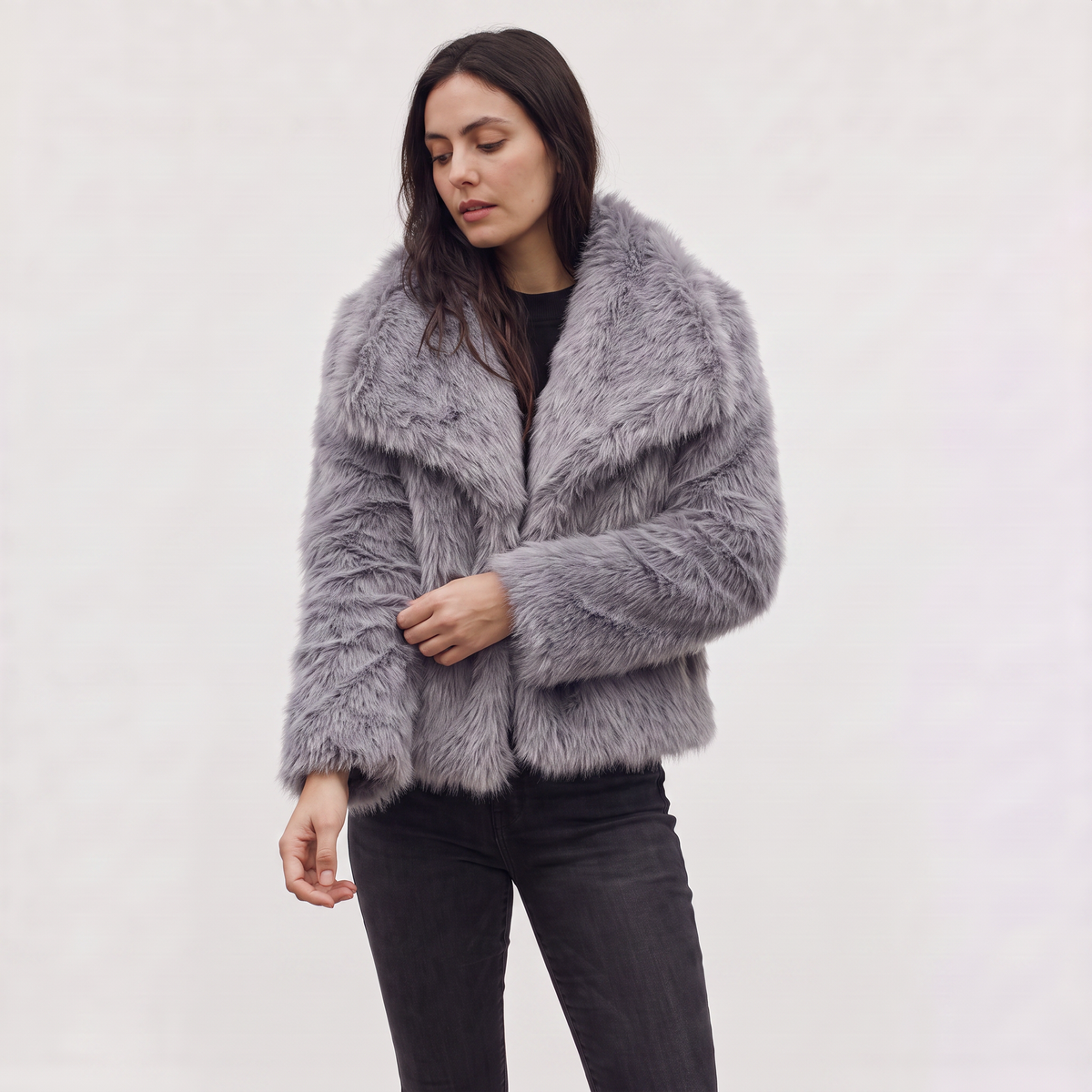 Manteau long en fausse fourrure à grand col — Amielle Paris — vue 6