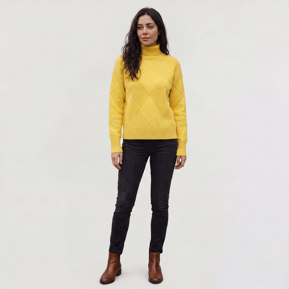 Pull ample à col roulé et torsades — Amielle Paris — vue 8