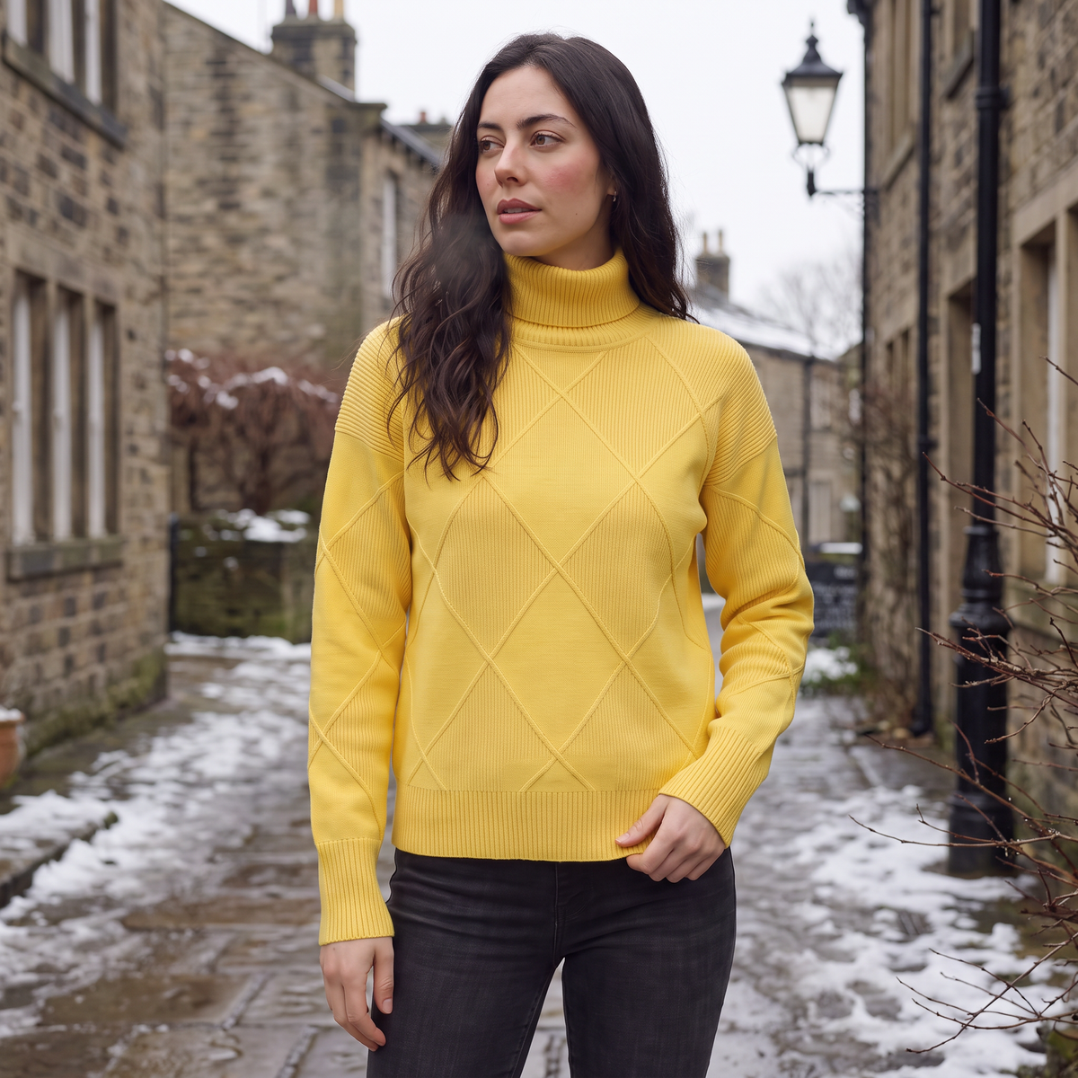 Pull ample à col roulé et torsades — Amielle Paris — vue 11