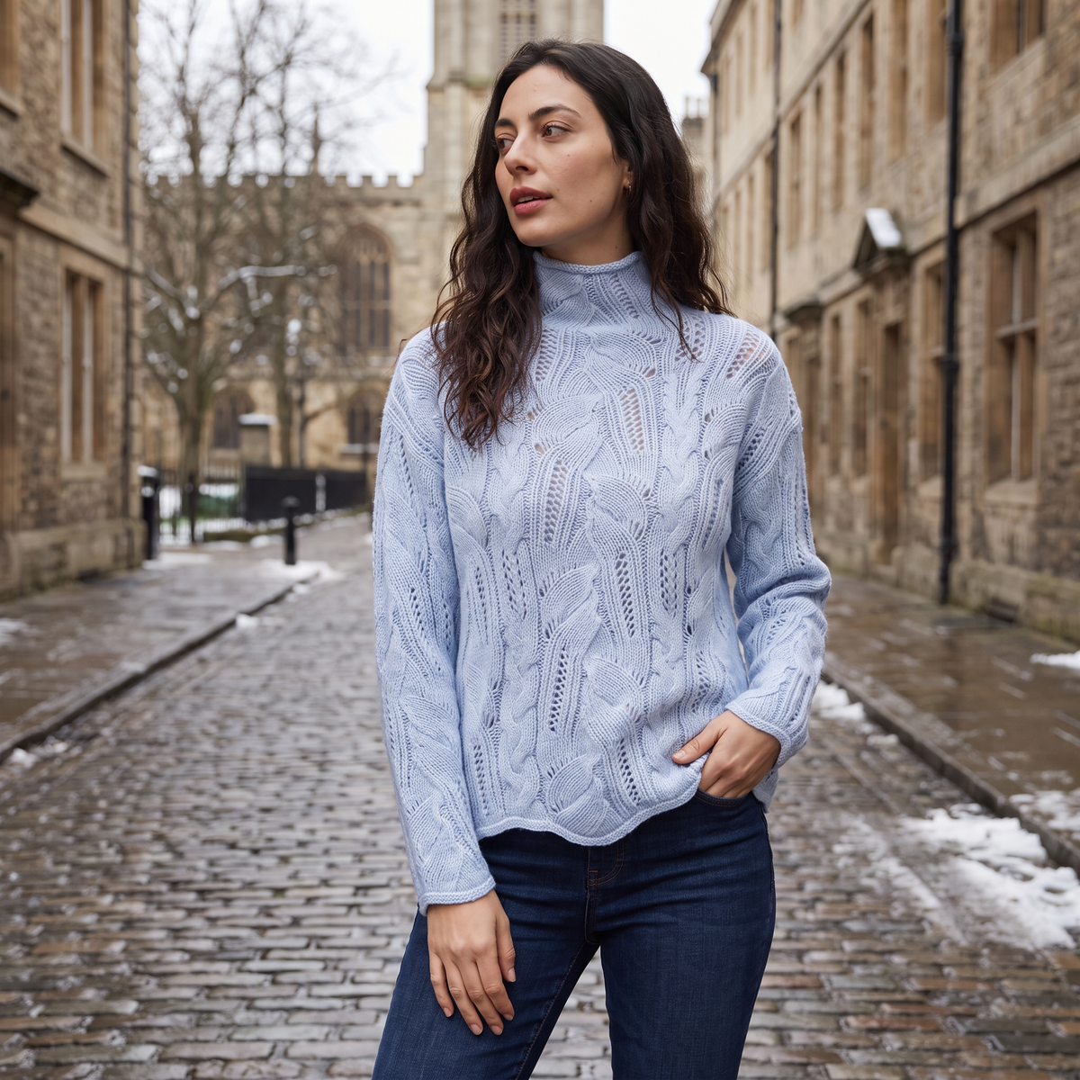 Pull ample col roulé à torsades et motifs ajourés — Amielle Paris — vue 2