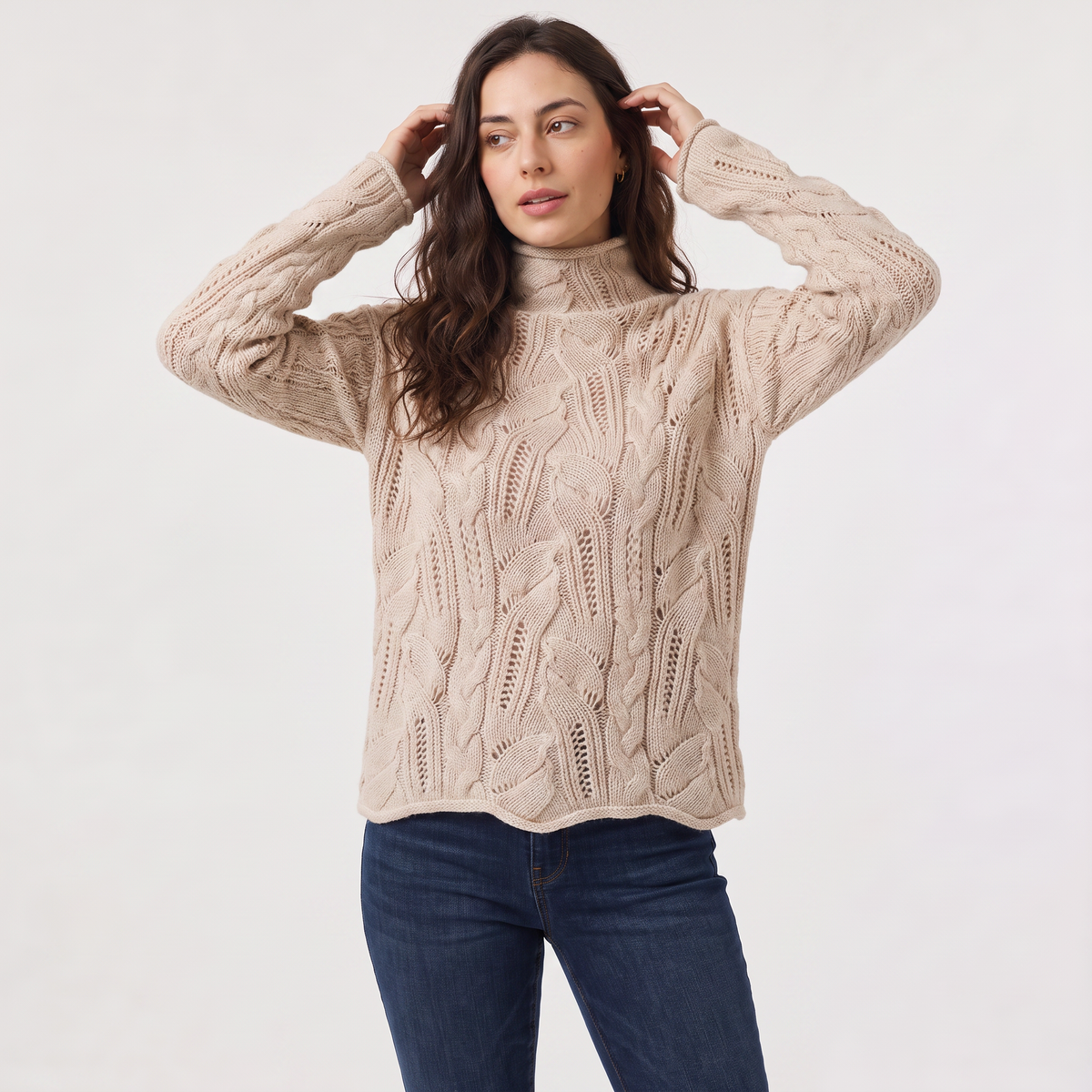 Pull ample col roulé à torsades et motifs ajourés — Amielle Paris — vue 7