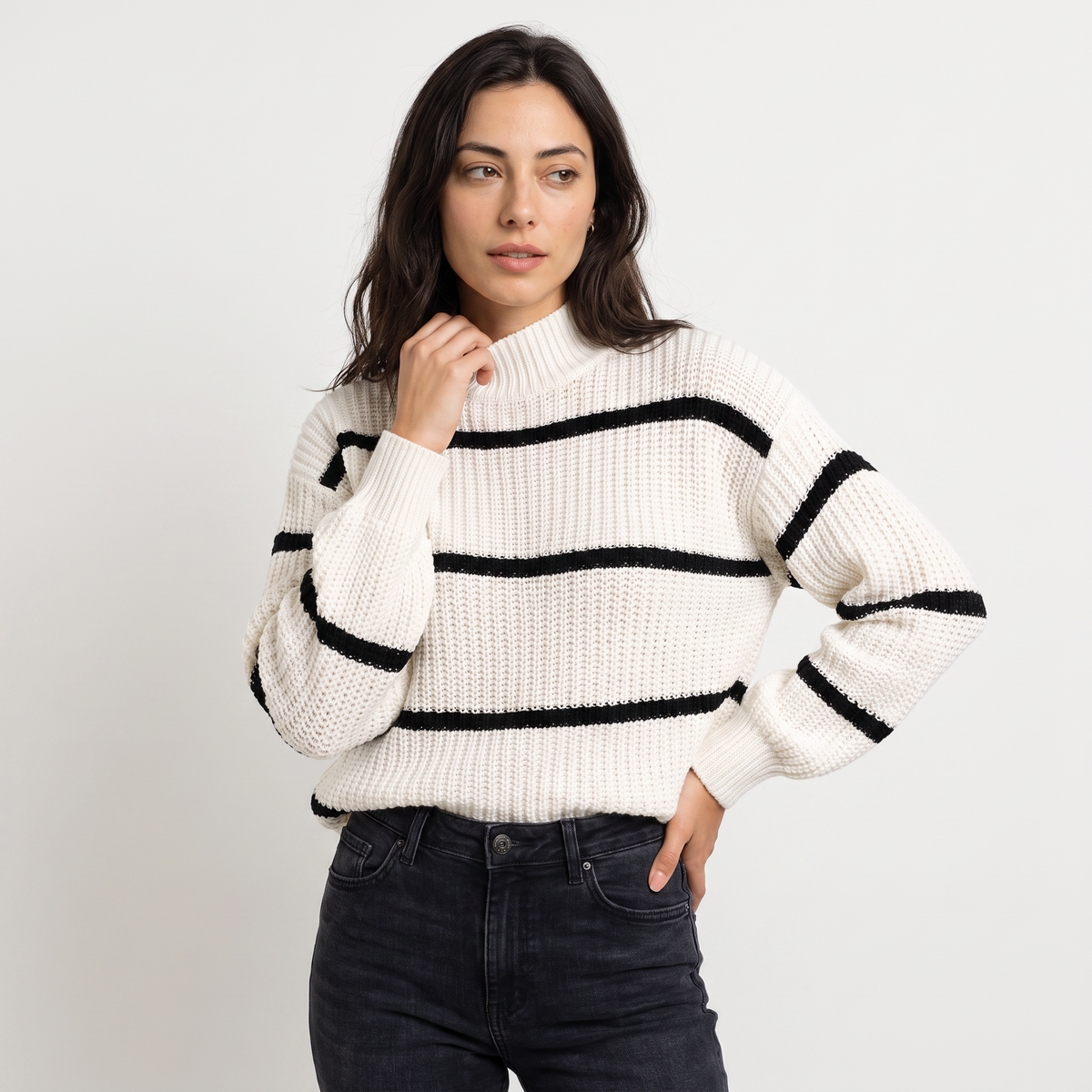 Pull rayé à col montant et manches lanternes — Amielle Paris — vue 2