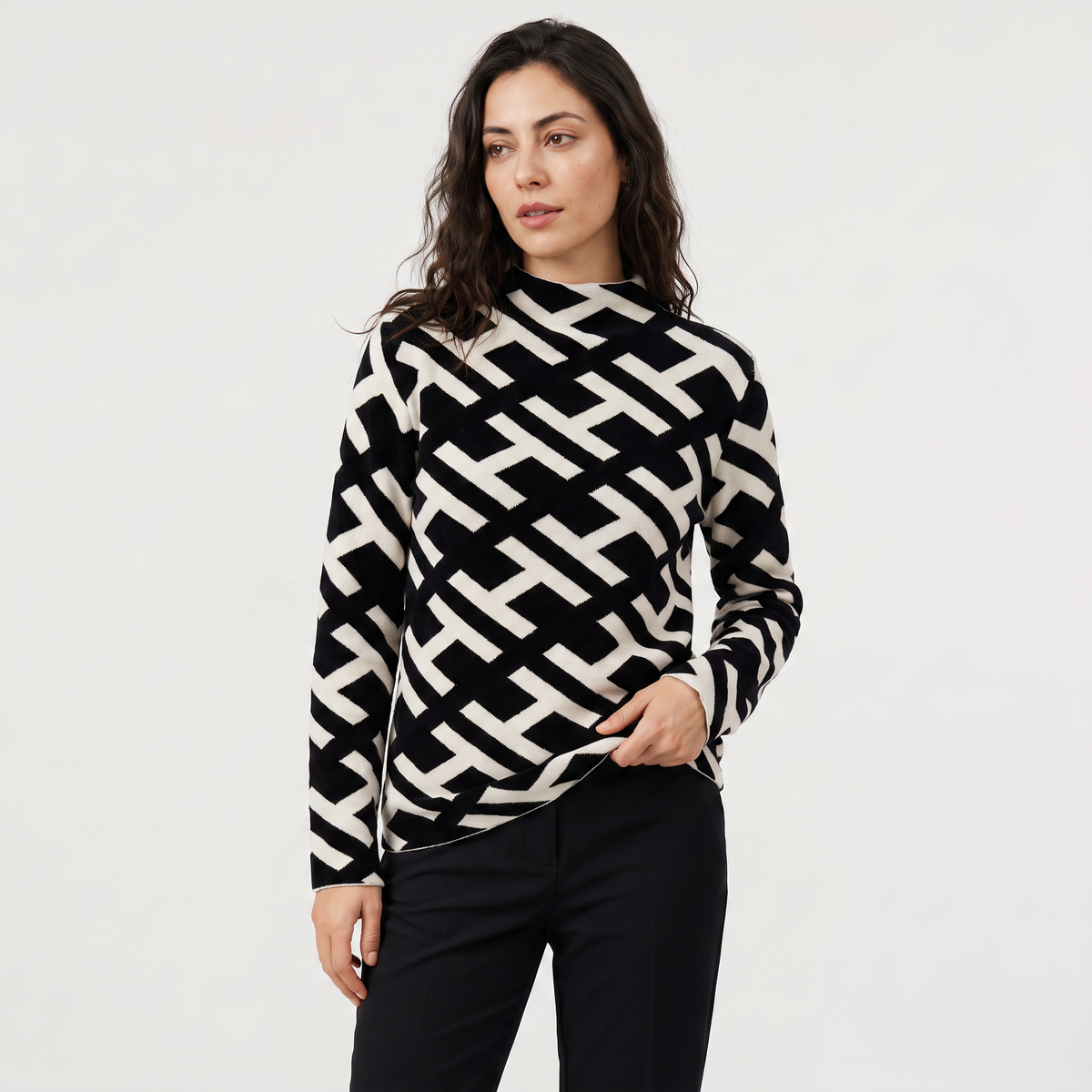 Pull à col roulé en maille aspect velours — Amielle Paris — vue 1