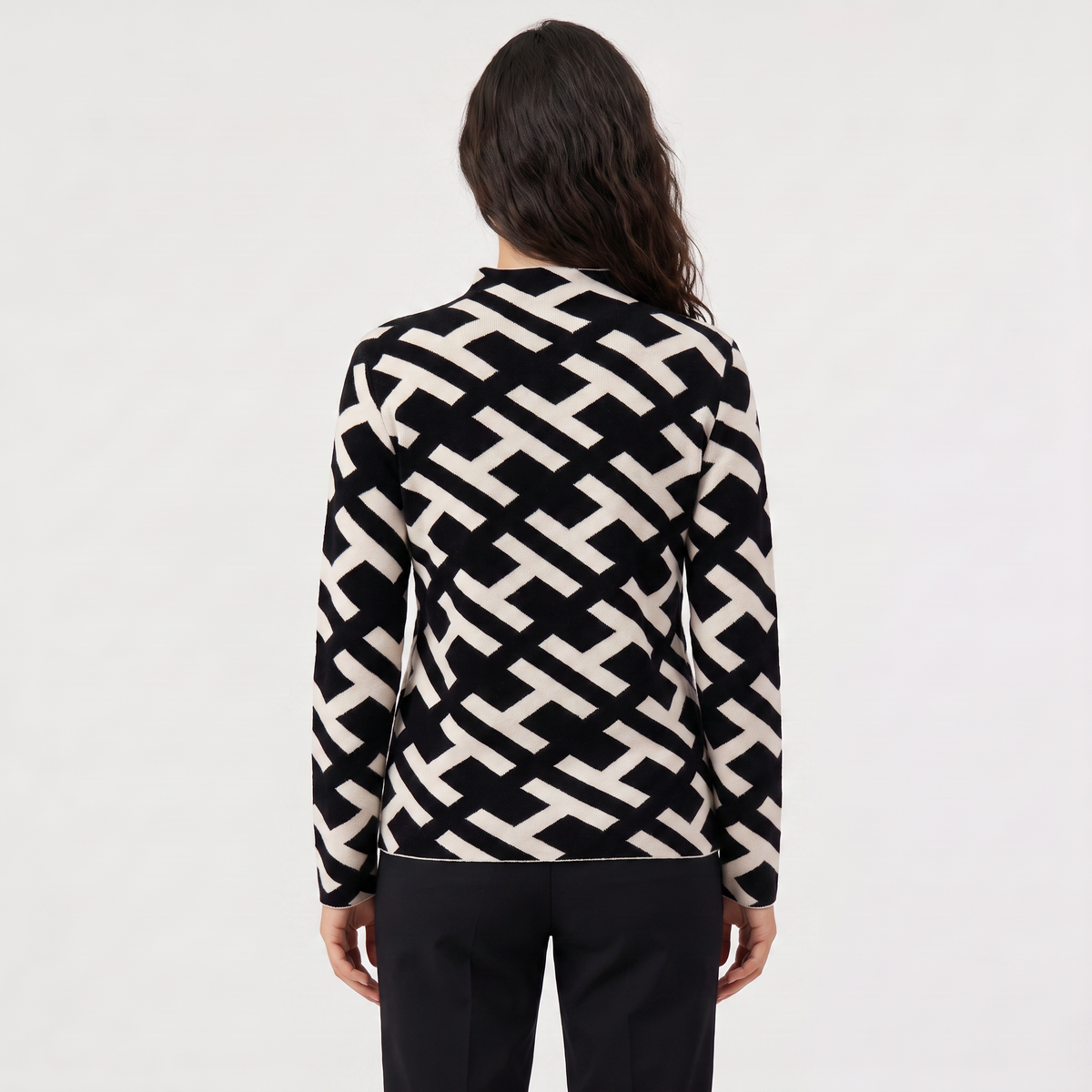 Pull à col roulé en maille aspect velours — Amielle Paris — vue 4
