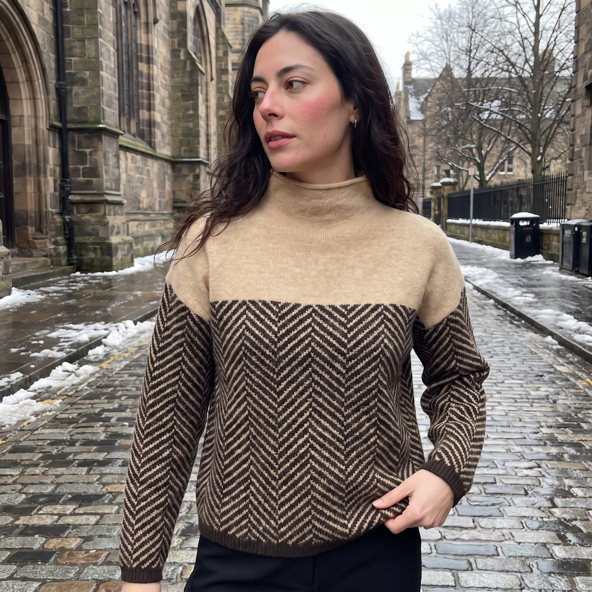 Pull beige décontracté à col roulé — Amielle Paris — vue 2