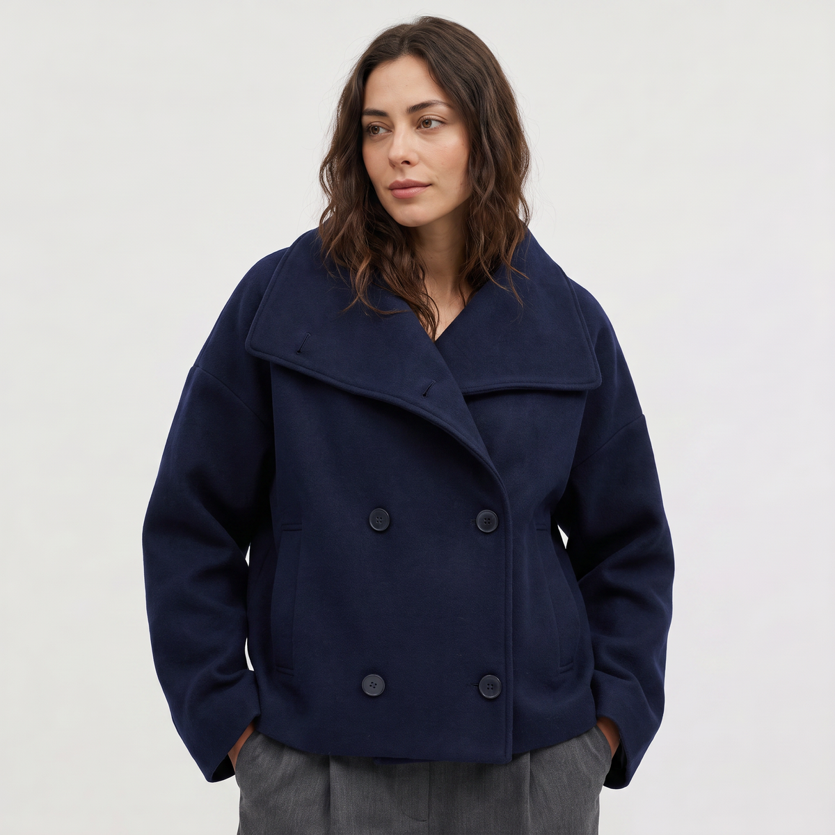 Veste courte ample croisée à col enveloppant — Amielle Paris — vue 4
