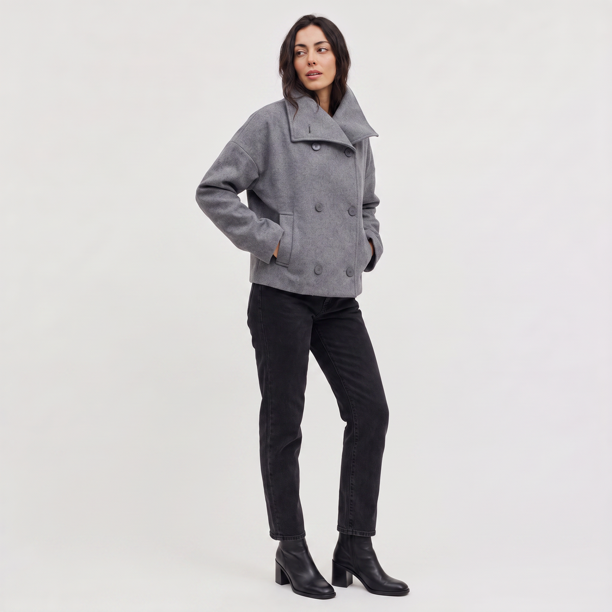 Veste courte ample croisée à col enveloppant — Amielle Paris — vue 8