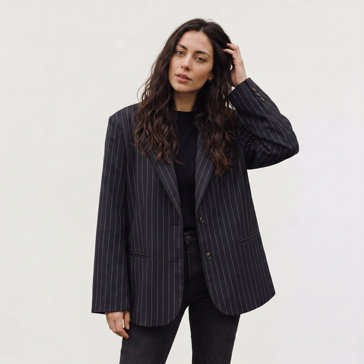 Blazer ample à fines rayures et grands revers — Amielle Paris — vue 1