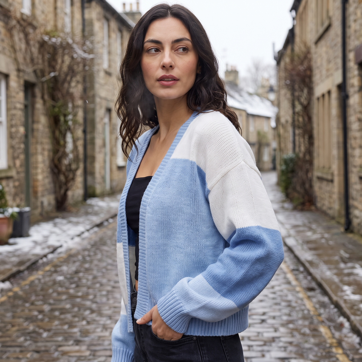 Cardigan court ouvert à panneaux contrastés — Amielle Paris — vue 2