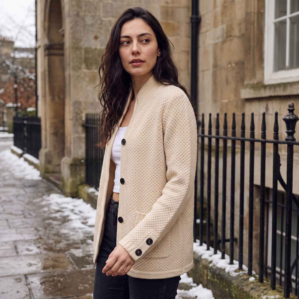 Cardigan texturé à col montant et boutons contrastés — Amielle Paris — vue 2