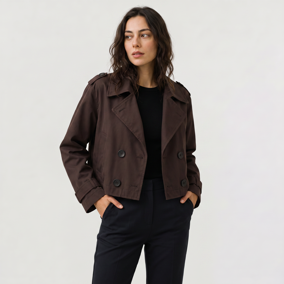 Trench court croisé à larges revers — Amielle Paris — vue 1