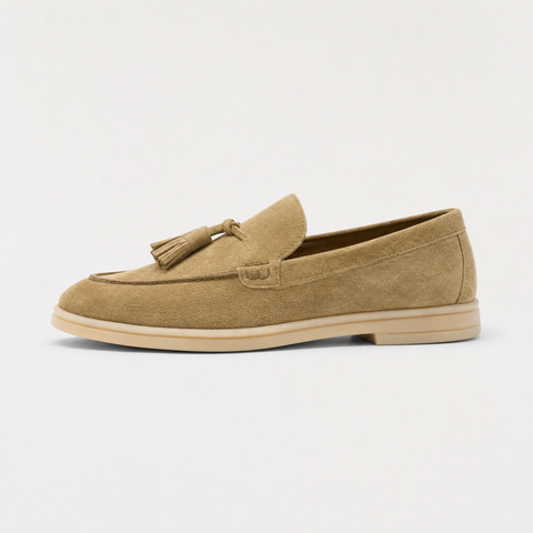 Mocassins taupe en daim à pampilles, doublés cuir