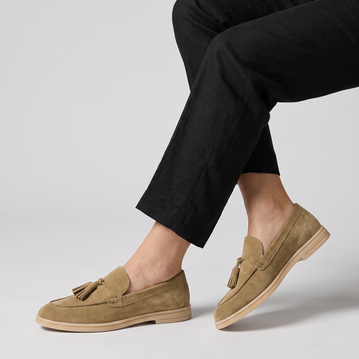 Mocassins taupe en daim à pampilles, doublés cuir — Amielle Paris — vue 5