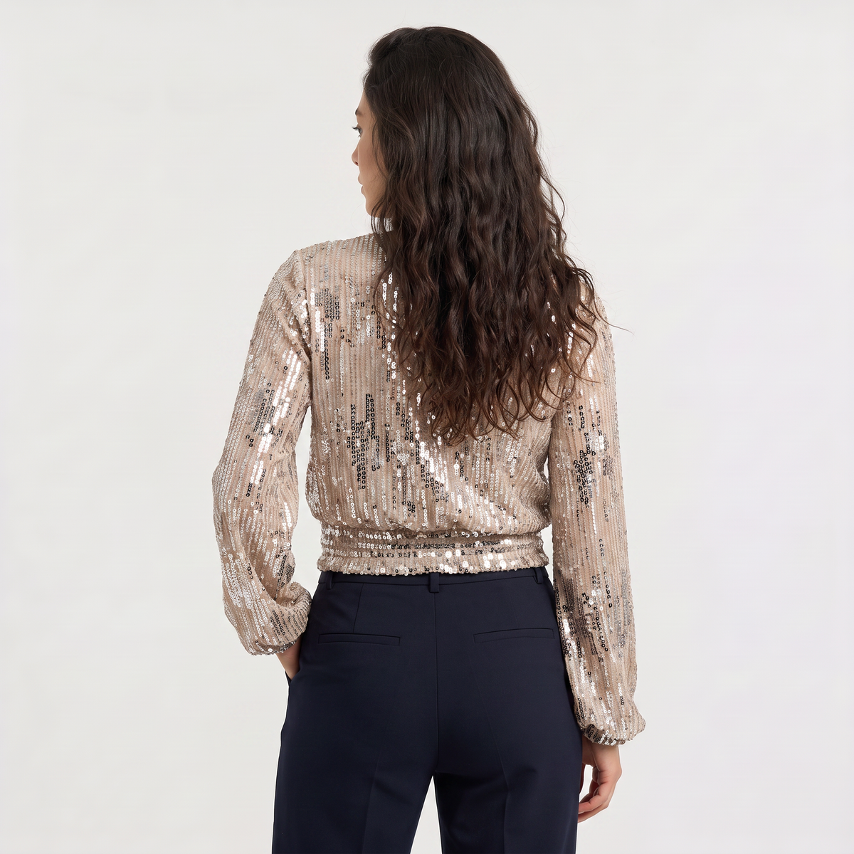 Blouse à sequins col V et manches longues — Amielle Paris — vue 5