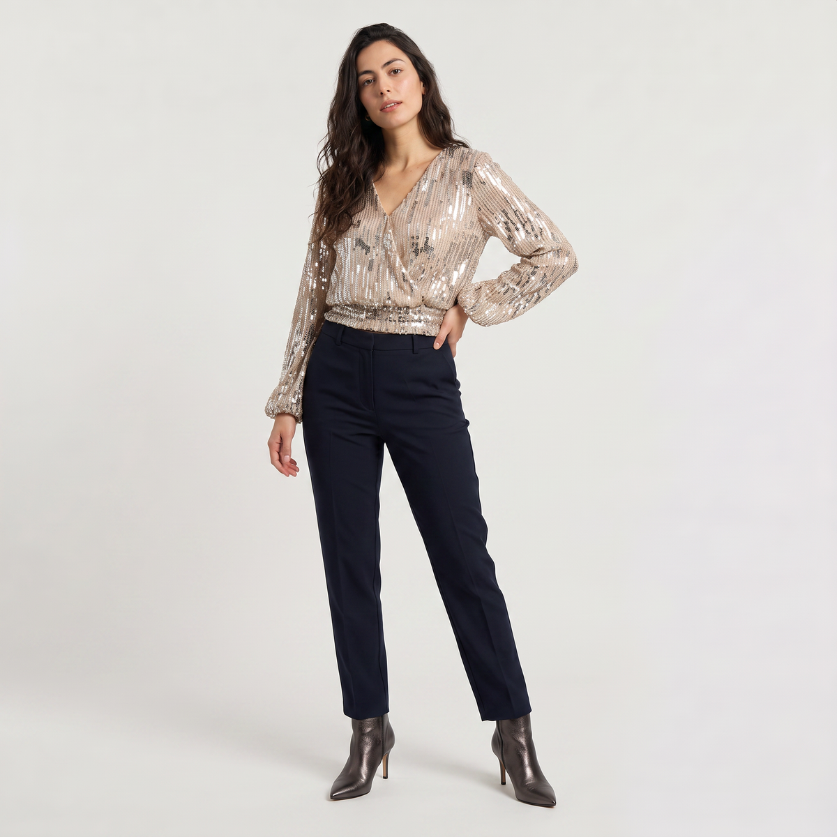 Blouse à sequins col V et manches longues — Amielle Paris — vue 3