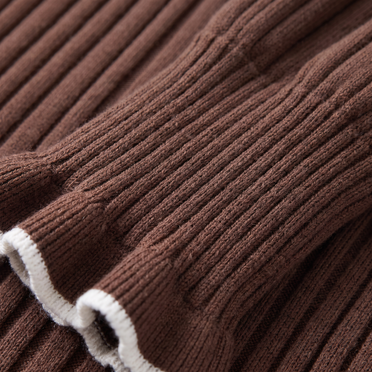 Pull polo côtelé à boutons dorés et bords volantés — Amielle Paris — vue 7