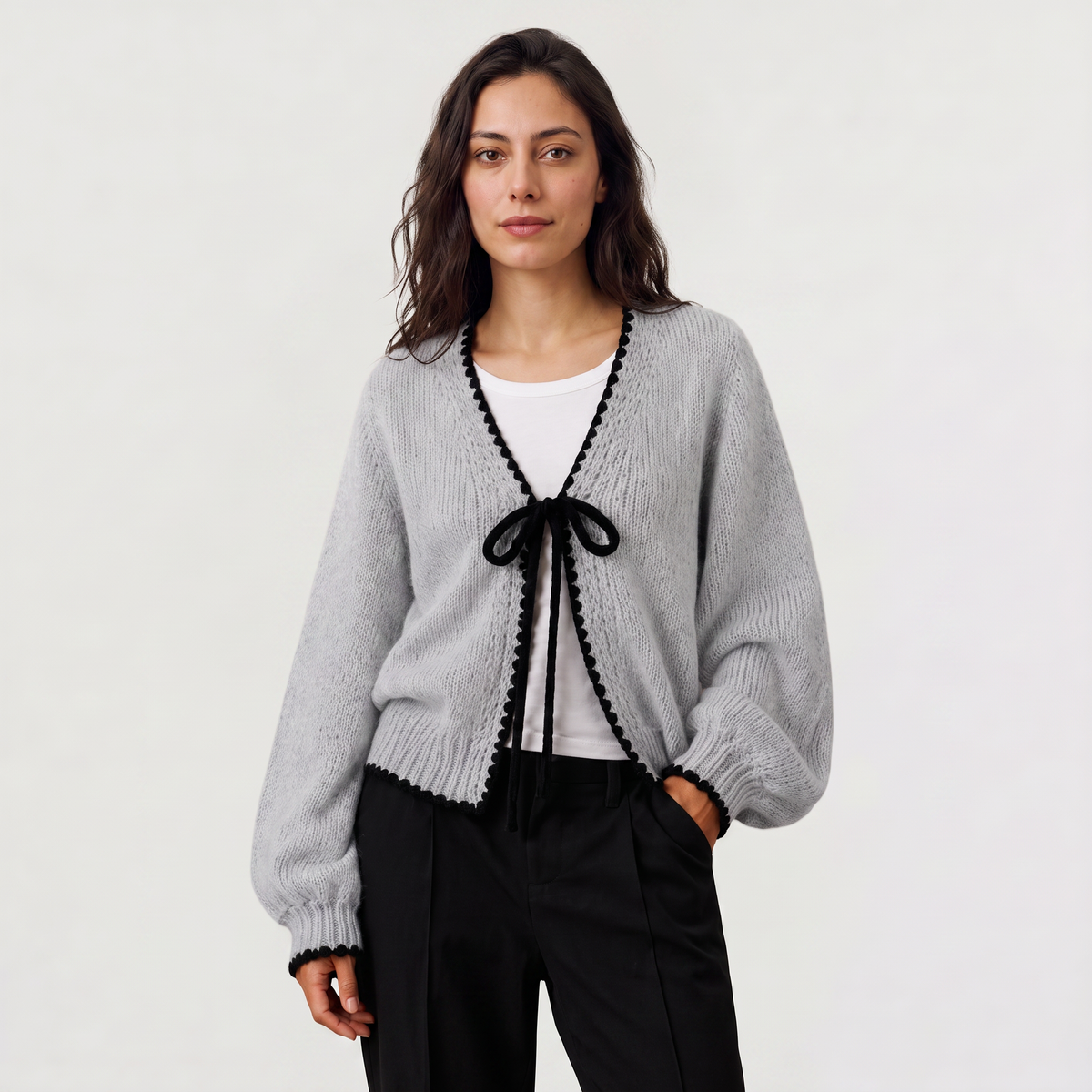 Cardigan court à liens et bordures festonnées — Amielle Paris — vue 8