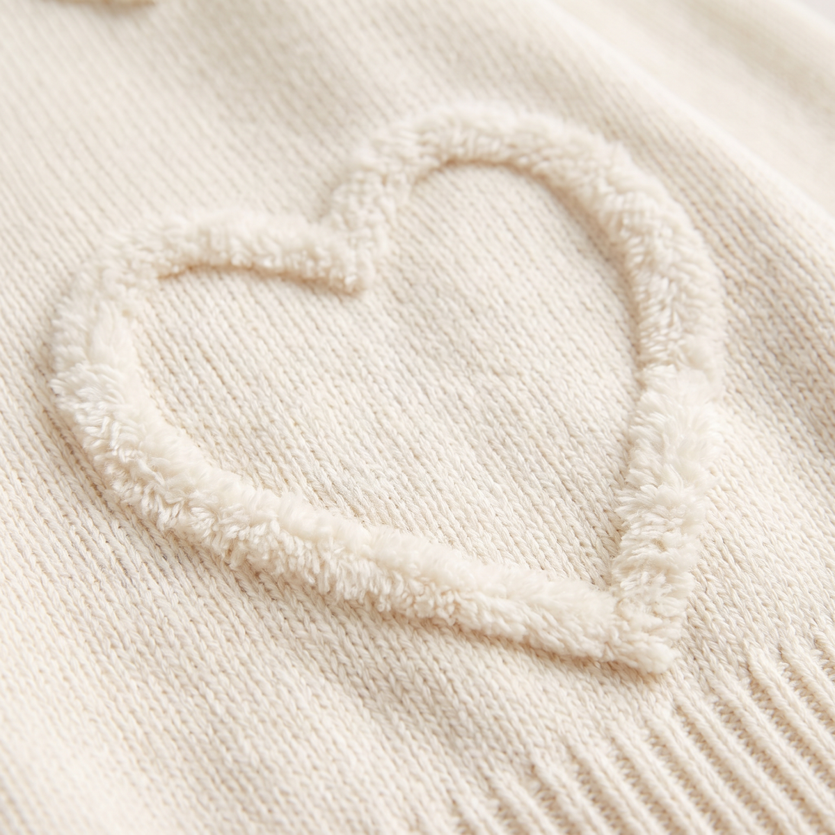 Pull crème à cœurs en relief — Amielle Paris — vue 7