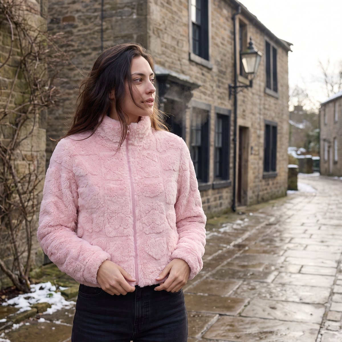 Veste peluche rose à cœurs en relief et col haut — Amielle Paris — vue 2
