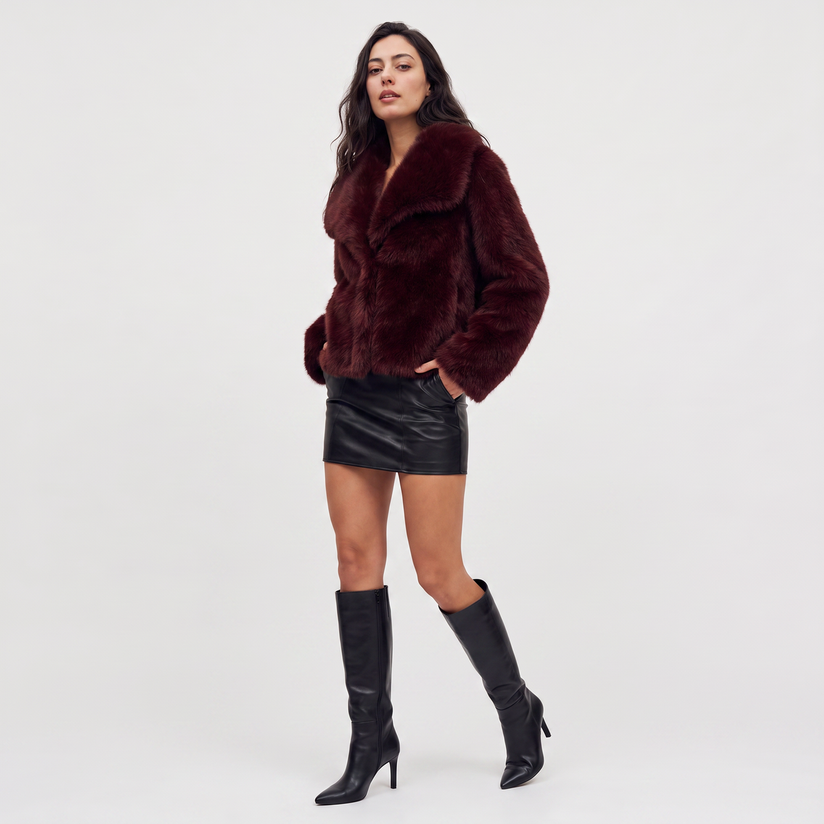 Manteau court en fausse fourrure à grand col — Amielle Paris — vue 5