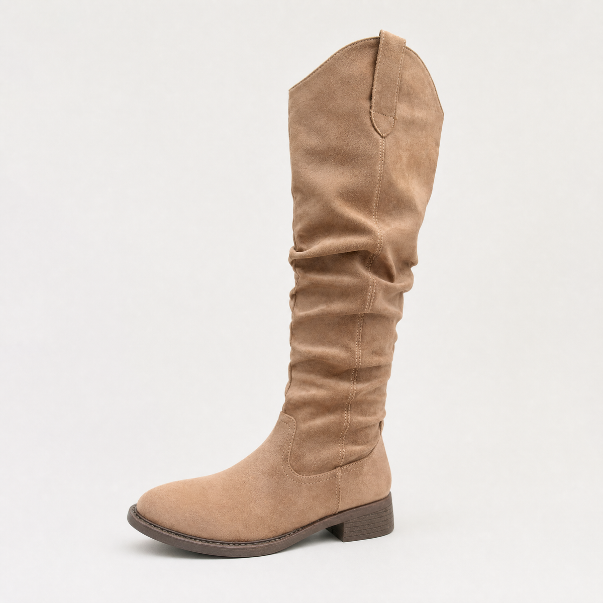 Bottes hautes plissées à bride et petit talon — Amielle Paris — vue 1