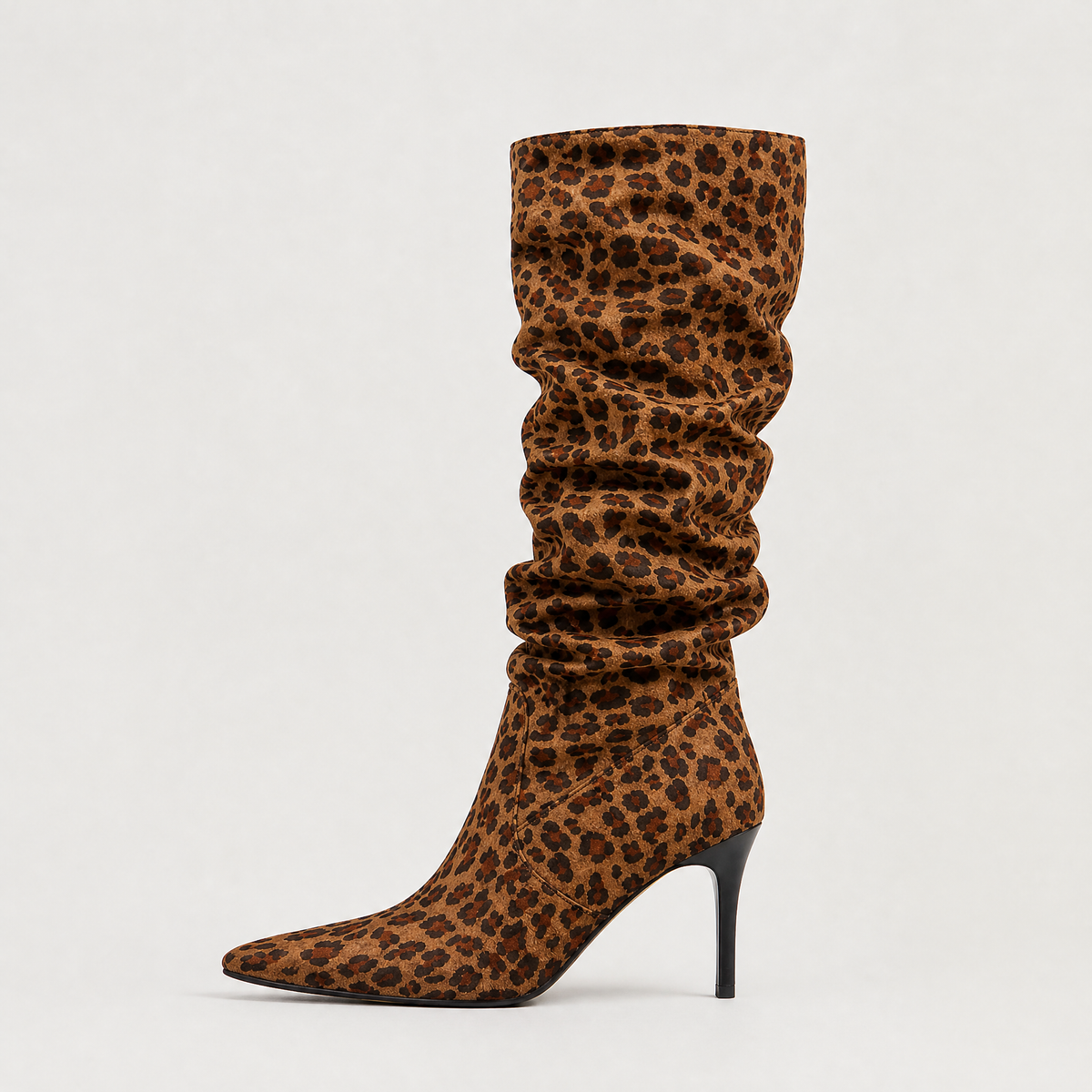 Bottes hautes plissées à bout pointu et talon fin — Amielle Paris — vue 1