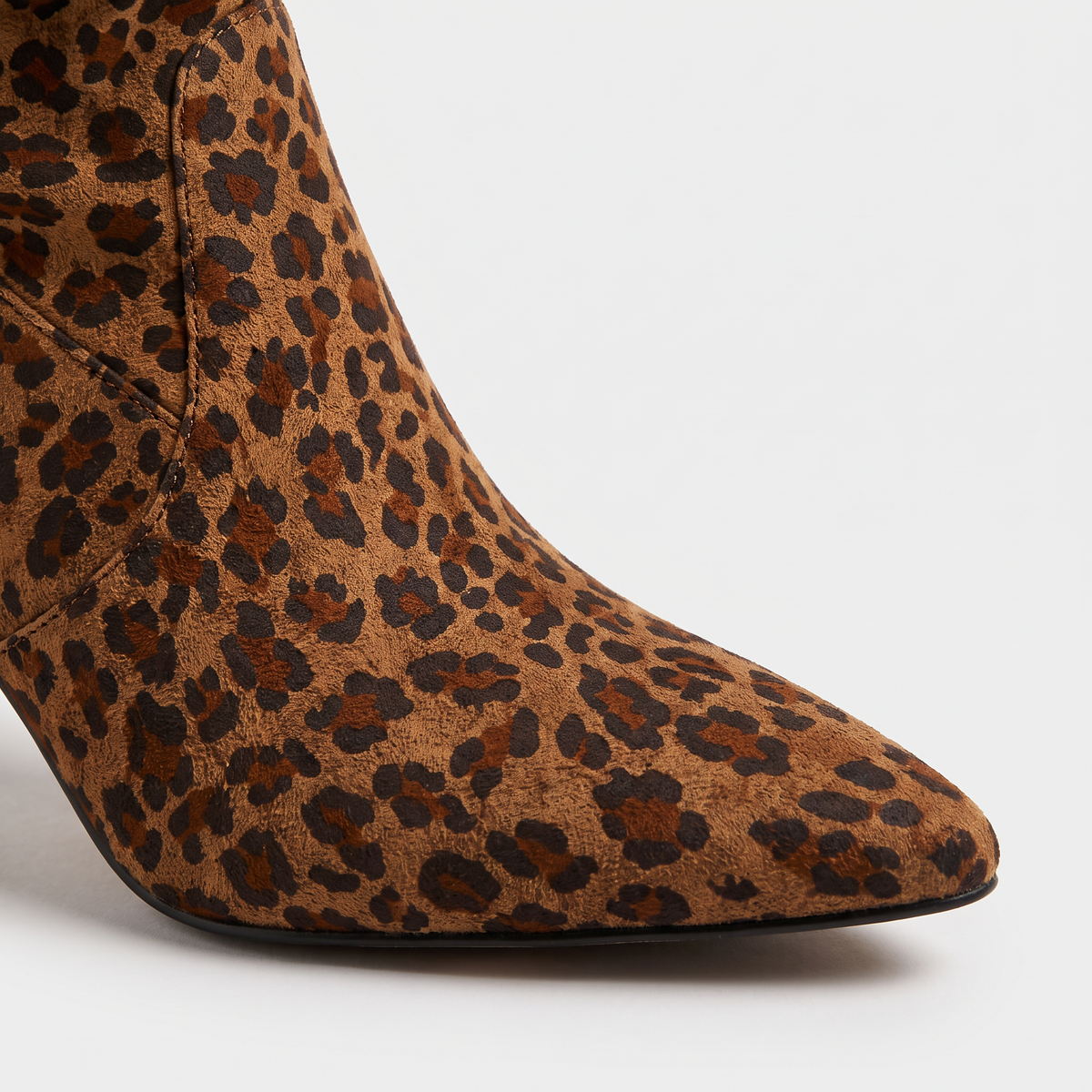 Bottes hautes plissées à bout pointu et talon fin — Amielle Paris — vue 4